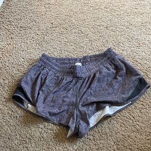Lulu hotty hot shorts size 10 Reg heather lux multi black/ heathered black